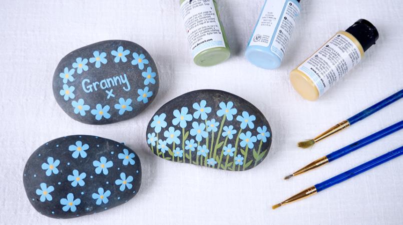 forget-me-not-crafts-painted-stone.jpg
